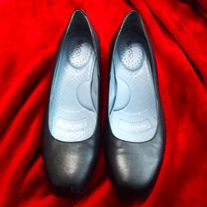 Flight attendant shoes (used)
